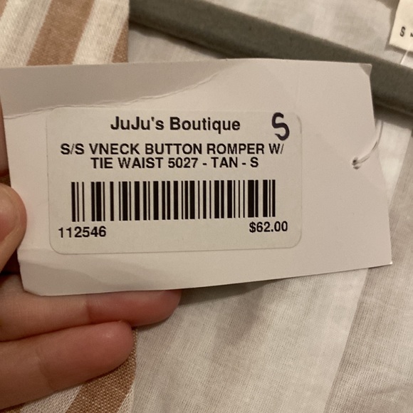 Striped, linen romper. Never been worn from Juju’s boutique - Picture 4 of 4